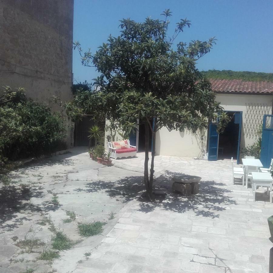 Il Cortile Della Monaca Panzió Brindisi Kültér fotó
